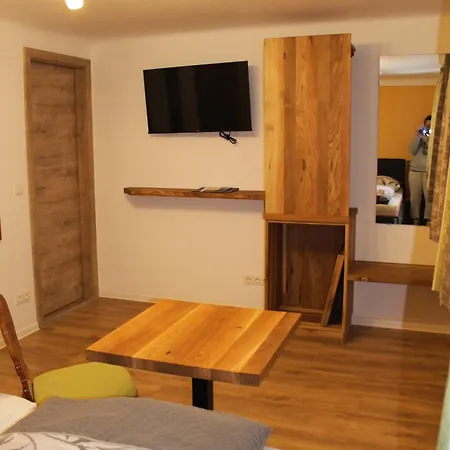 Weingut Thomas Brandl Bed & Breakfast